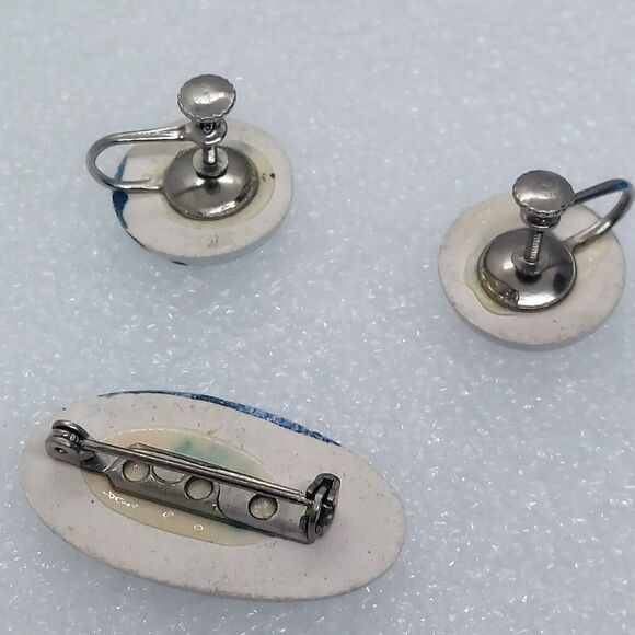 Vintage Delft Blue Ceramic Brooch and Screwback Earring Set Windmill‎ Scene - Picture 6 of 6